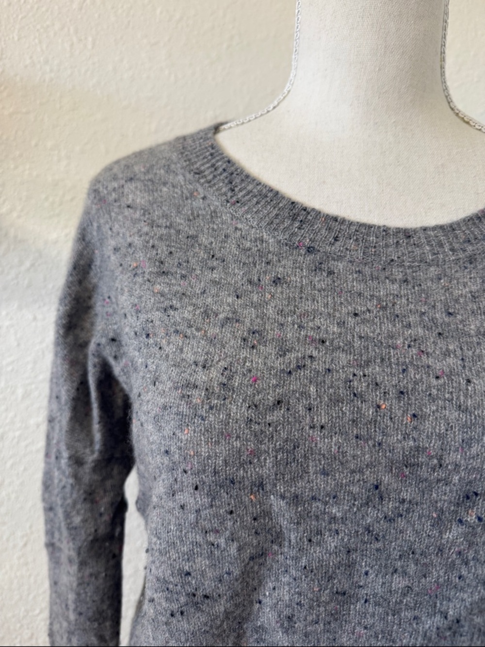 Philosophy 100% Cashmere Sweater Women's Size Large Grey Crewneck Soft Cozy - Picture 12 of 13